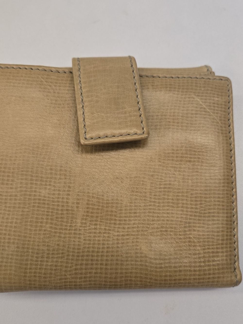 Vintage Gucci Tom Ford Hook Bi-Fold Wallet Tan - Good Hardware / As-Is - Picture 7 of 11